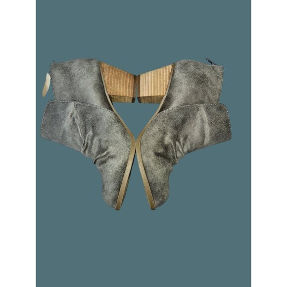 2/$35- Stitch Fix Report Footwear Clarice Heeled Bootie Grey 6 Wide Faux Suede - Picture 12 of 13